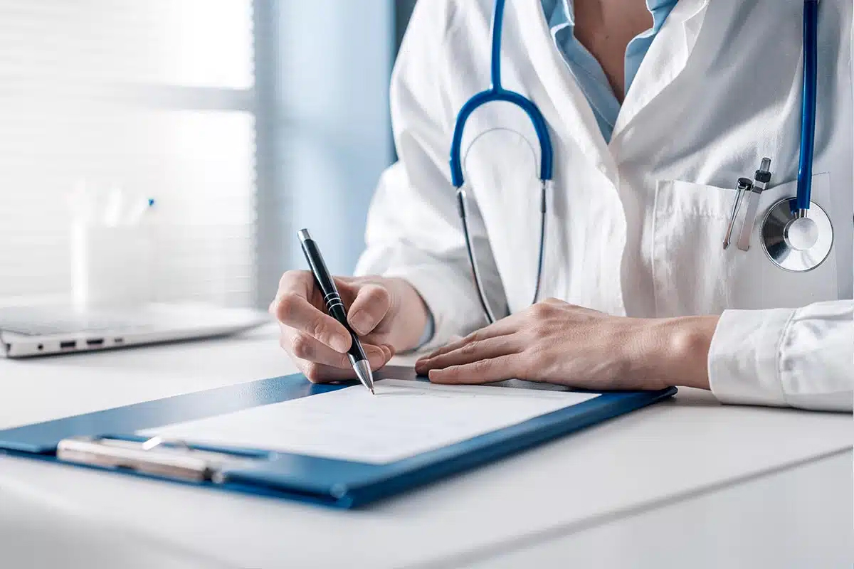 El seguro médico es un factor que puede afectar el costo de la rinoplastia