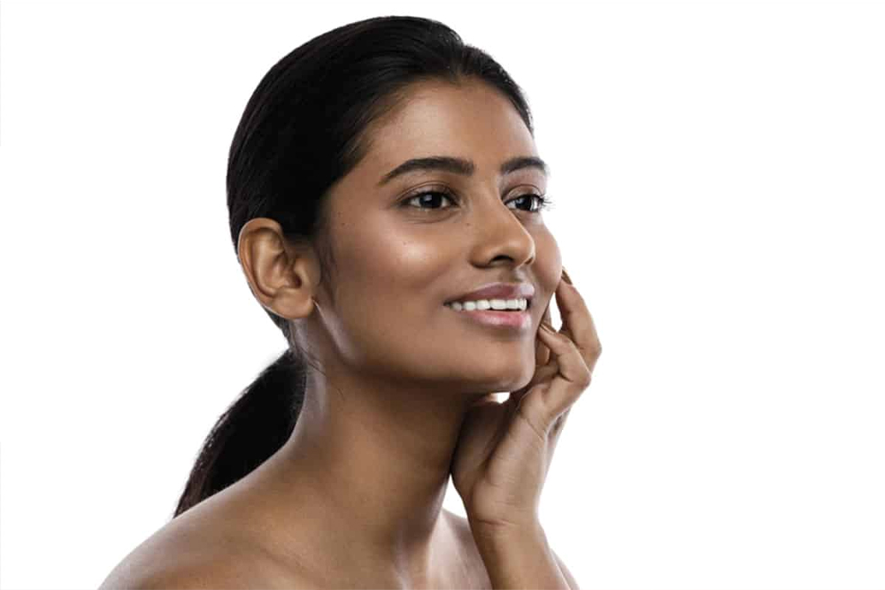 Los métodos no quirúrgicos en la rinoplastia india permiten una mejora cosmética personalizada mientras mantienen las características étnicas de la persona, ofreciendo un resultado de aspecto más natural.